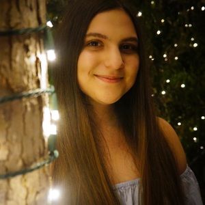 Meet your Posher, Alexis